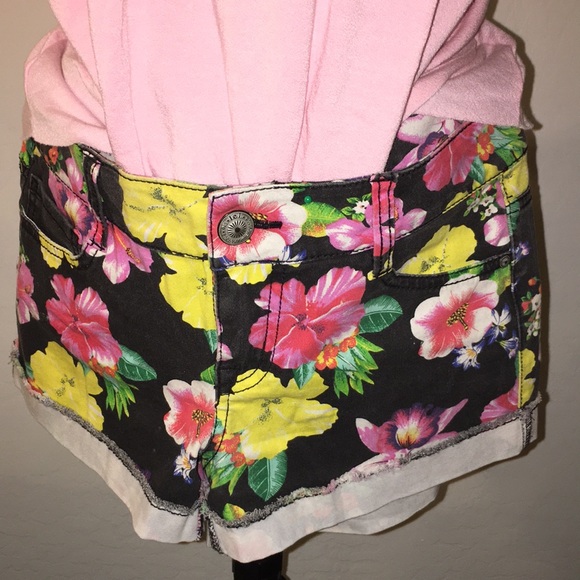 Tops and shorts - Picture 3 of 8